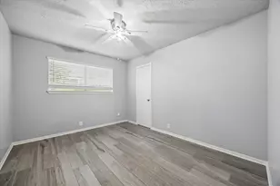 2110 Gray Falls Dr, Houston, TX 77077 - Photo 16