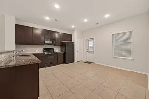 10010 Pine Valley Ct, Baytown, TX 77521 - Photo 6