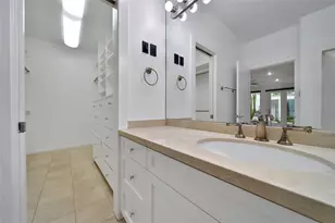33 River Hollow Ln, Houston, TX 77027 - Photo 16