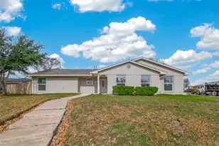 706 Scenic Dr, Baytown, TX 77521 - Photo 1