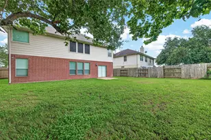 2638 Riverhollow Ln, Sugar Land, TX 77479 - Photo 10