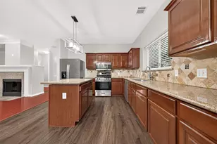 2638 Riverhollow Ln, Sugar Land, TX 77479 - Photo 6