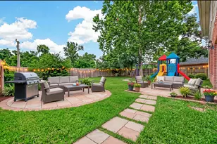 2638 Riverhollow Ln, Sugar Land, TX 77479 - Photo 4