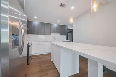 6058 Lyndhurst Drive, Houston, TX 77033 - Photo 14