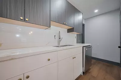 6058 Lyndhurst Drive, Houston, TX 77033 - Photo 16