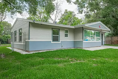 6058 Lyndhurst Drive, Houston, TX 77033 - Photo 2