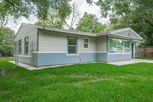 6058 Lyndhurst Dr, Houston, TX 77033 - Photo 2