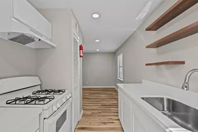 1927 Ave M 1/2 #4, Galveston, TX 77550 - Photo 2