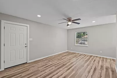 1927 Ave M 1/2 #4, Galveston, TX 77550 - Photo 4