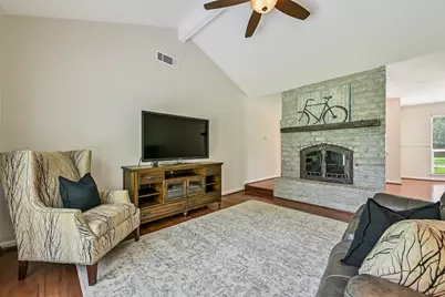 512 Castlelake Drive, Friendswood, TX 77546 - Photo 4