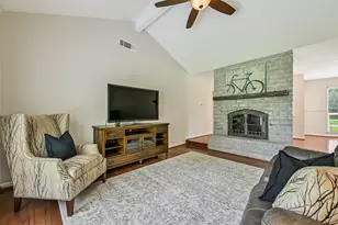 512 Castlelake Dr, Friendswood, TX 77546 - Photo 4