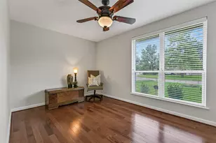 512 Castlelake Dr, Friendswood, TX 77546 - Photo 16