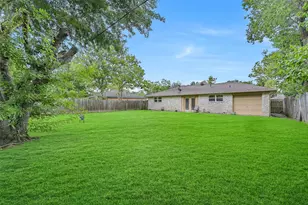 512 Castlelake Dr, Friendswood, TX 77546 - Photo 22