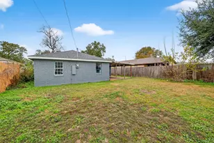 7022 Goldspier St, Houston, TX 77088 - Photo 28