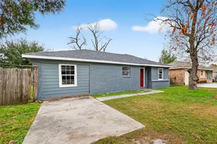 7022 Goldspier St, Houston, TX 77088 - Photo 2