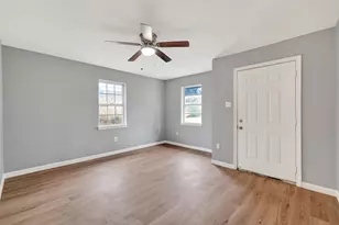 7022 Goldspier St, Houston, TX 77088 - Photo 6