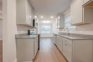 236 Bryan Wy, Angleton, TX 77515 - Photo 2