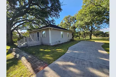 603 Landrum Avenue, League City, TX 77573 - Photo 2