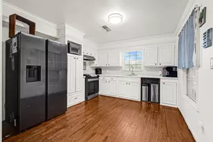 2219 Silverbonnet St, Houston, TX 77055 - Photo 4