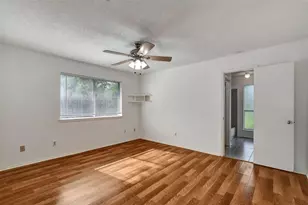 1311 Oak Hollow Dr, Friendswood, TX 77546 - Photo 12