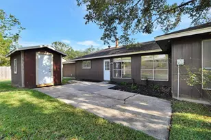 1311 Oak Hollow Dr, Friendswood, TX 77546 - Photo 20