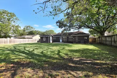1311 Oak Hollow Drive, Friendswood, TX 77546 - Photo 22