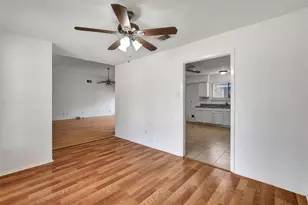 1311 Oak Hollow Dr, Friendswood, TX 77546 - Photo 8