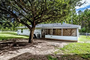 18 Main St, Huntsville, TX 77340 - Photo 2