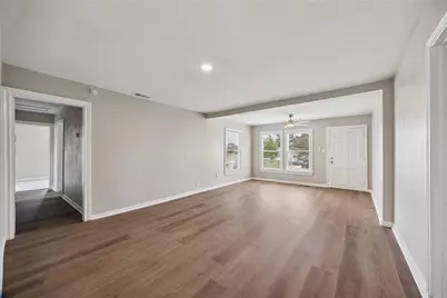 613 Winding Way Street, Lake Jackson, TX 77566 - Photo 2