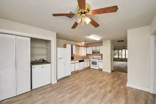 3831 E Traditions Ct, Houston, TX 77082 - Photo 6