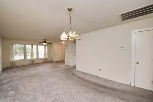 3831 E Traditions Ct, Houston, TX 77082 - Photo 16