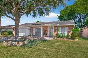 16811 Bougainvilla Ln, Friendswood, TX 77546 - Photo 2