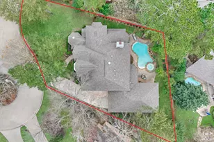 6 Meadow Cove Dr, The Woodlands, TX 77381 - Photo 2