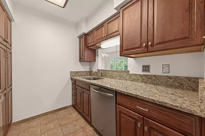 1800 Stoney Brook Drive #30, Houston, TX 77063 - Photo 10