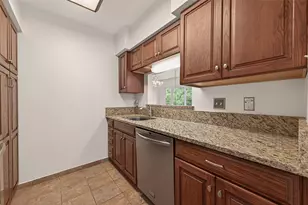 1800 Stoney Brook Dr, Houston, TX 77063 - Photo 10