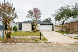 7822 Albin Ln, Houston, TX 77071 - Photo 1