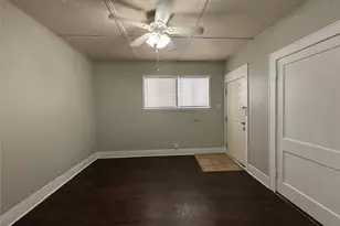 2214 Ave O 1/2, Galveston, TX 77550 - Photo 2