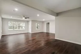 4627 Maple St, Bellaire, TX 77401 - Photo 2