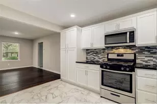 4627 Maple St, Bellaire, TX 77401 - Photo 6