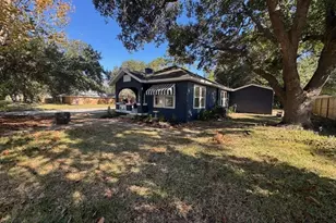 1616 N Travis St, Liberty, TX 77575 - Photo 2