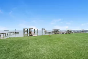 211 Captains Rd, Anahuac, TX 77514 - Photo 8