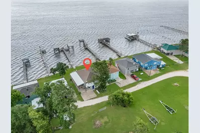 211 Captains Road, Anahuac, TX 77514 - Photo 4