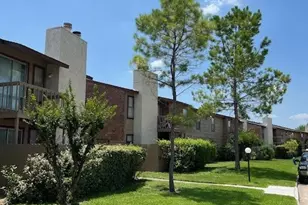 9101 Country Creek Dr, Houston, TX 77036 - Photo 2