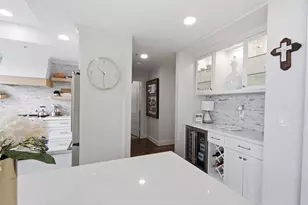 121 N Post Oak Ln, Houston, TX 77024 - Photo 10