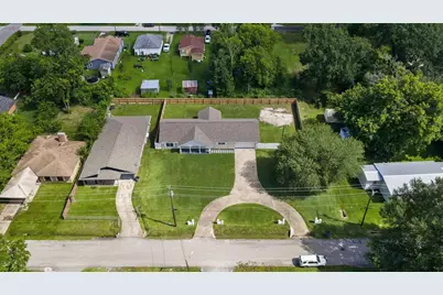 608 Hoo Hoo Avenue, Lufkin, TX 75904 - Photo 2