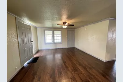 609 N Avenue D, Freeport, TX 77541 - Photo 2
