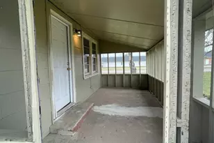 609 N Avenue D, Freeport, TX 77541 - Photo 10
