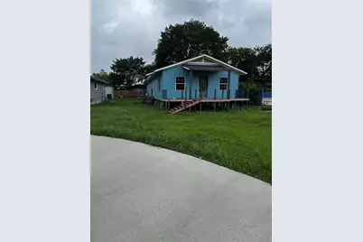 522 Grand Avenue, Bacliff, TX 77518 - Photo 2