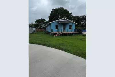 522 Grand Avenue, Bacliff, TX 77518 - Photo 1