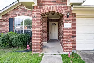 8402 Coleus Ln, Baytown, TX 77521 - Photo 6
